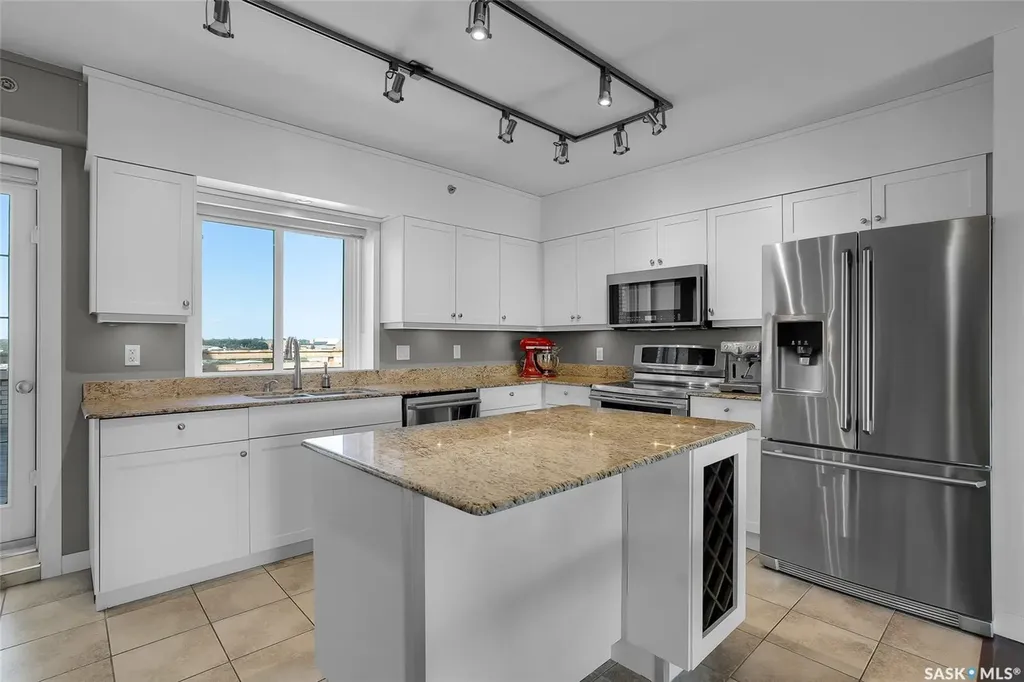 537 4th Avenue N Saskatoon SK S7K 2M6