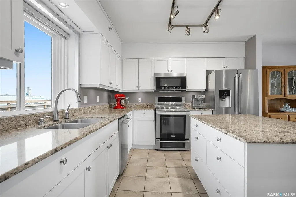 537 4th Avenue N Saskatoon SK S7K 2M6