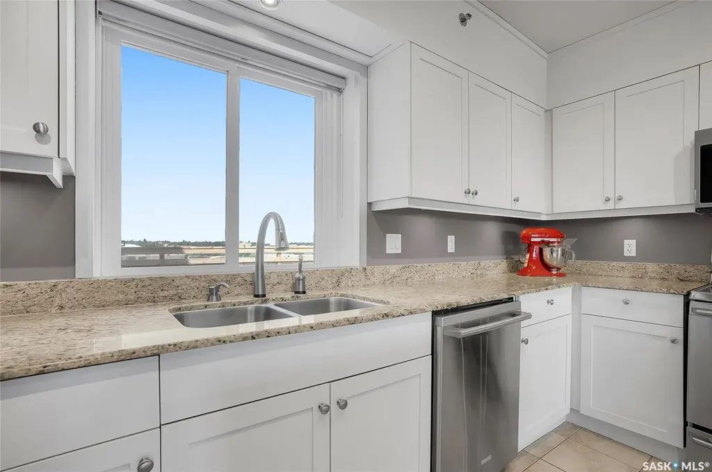 537 4th Avenue N Saskatoon SK S7K 2M6