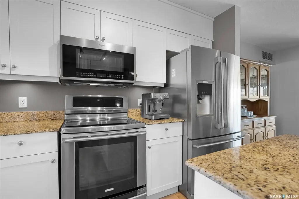 537 4th Avenue N Saskatoon SK S7K 2M6
