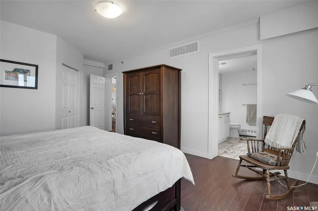 537 4th Avenue N Saskatoon SK S7K 2M6