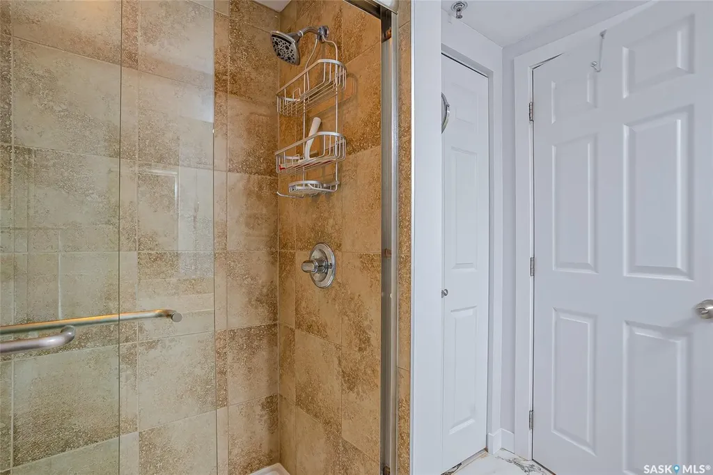537 4th Avenue N Saskatoon SK S7K 2M6
