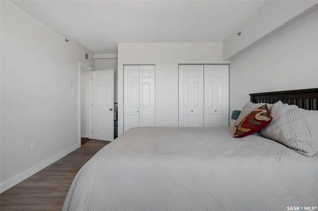 537 4th Avenue N Saskatoon SK S7K 2M6