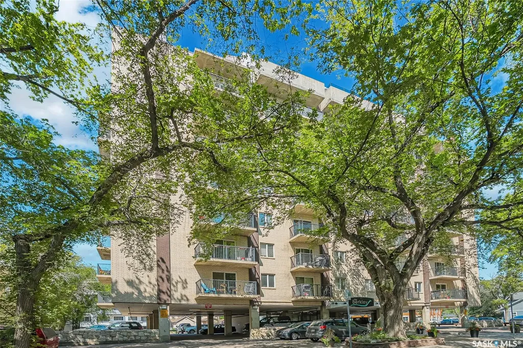 537 4th Avenue N Saskatoon SK S7K 2M6