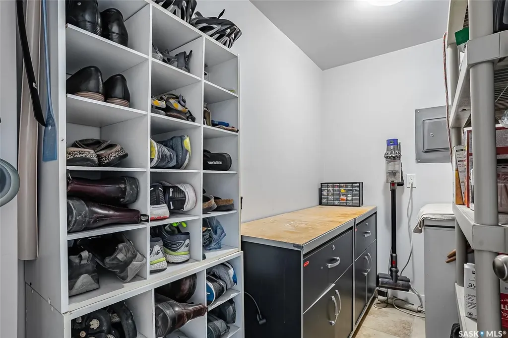 537 4th Avenue N Saskatoon SK S7K 2M6