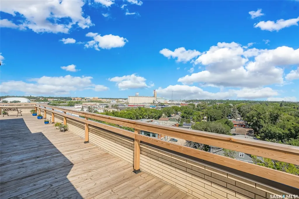 537 4th Avenue N Saskatoon SK S7K 2M6