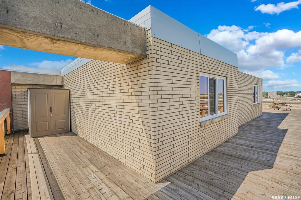 537 4th Avenue N Saskatoon SK S7K 2M6