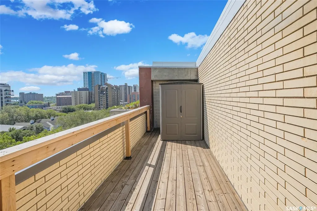 537 4th Avenue N Saskatoon SK S7K 2M6