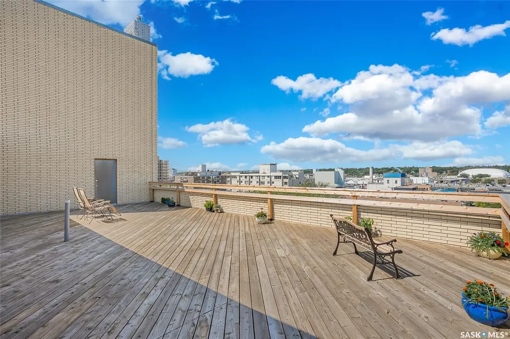 537 4th Avenue N Saskatoon SK S7K 2M6