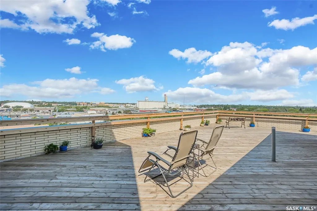 537 4th Avenue N Saskatoon SK S7K 2M6