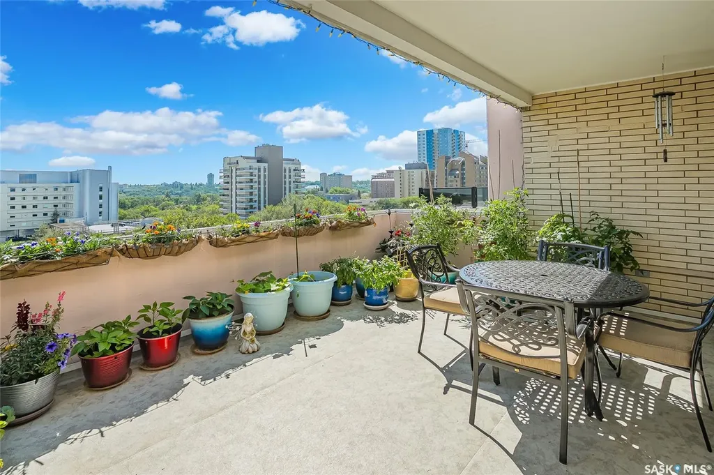 537 4th Avenue N Saskatoon SK S7K 2M6