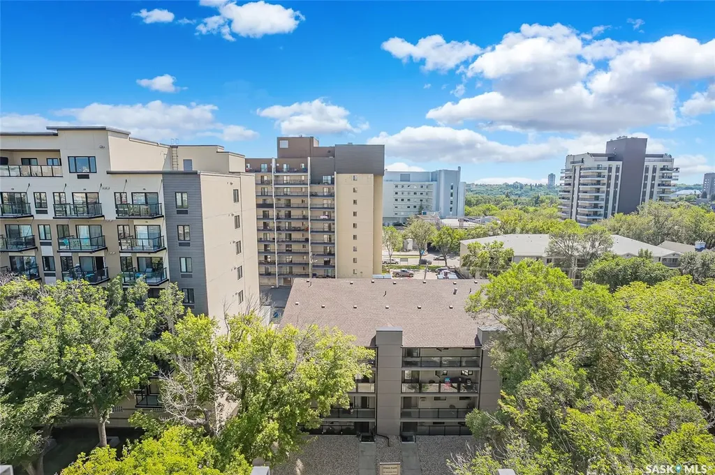 537 4th Avenue N Saskatoon SK S7K 2M6