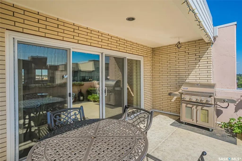 537 4th Avenue N Saskatoon SK S7K 2M6