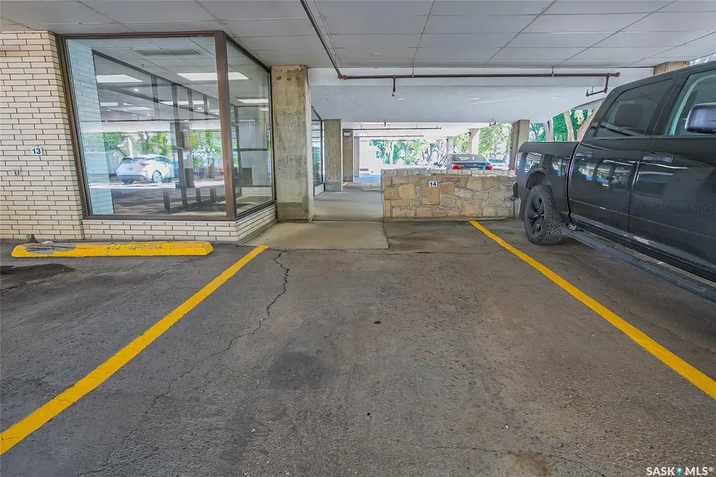 537 4th Avenue N Saskatoon SK S7K 2M6