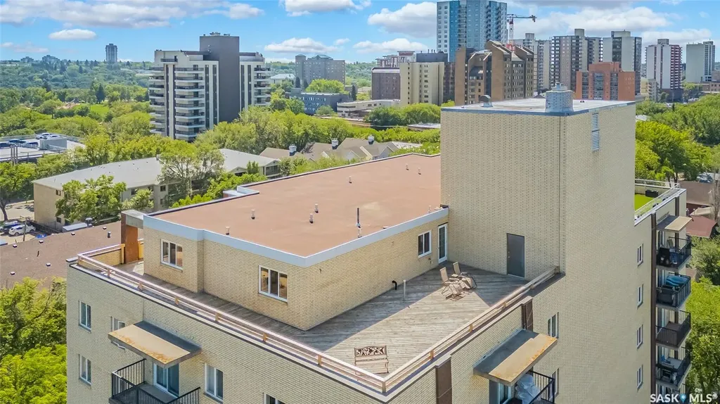 537 4th Avenue N Saskatoon SK S7K 2M6
