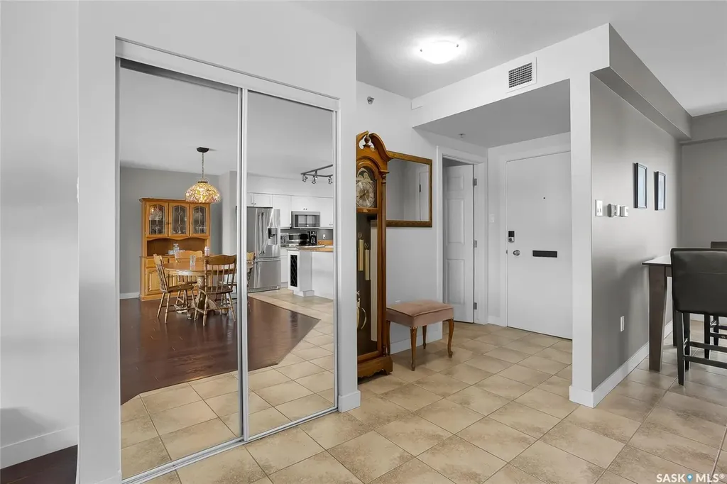 537 4th Avenue N Saskatoon SK S7K 2M6