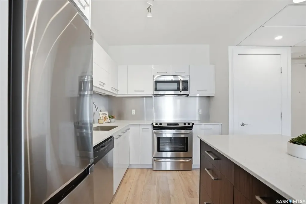409 B Avenue S Saskatoon SK S7M 1M7