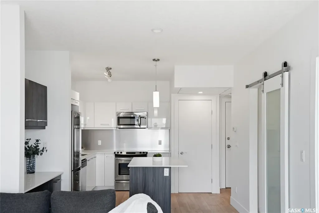 409 B Avenue S Saskatoon SK S7M 1M7