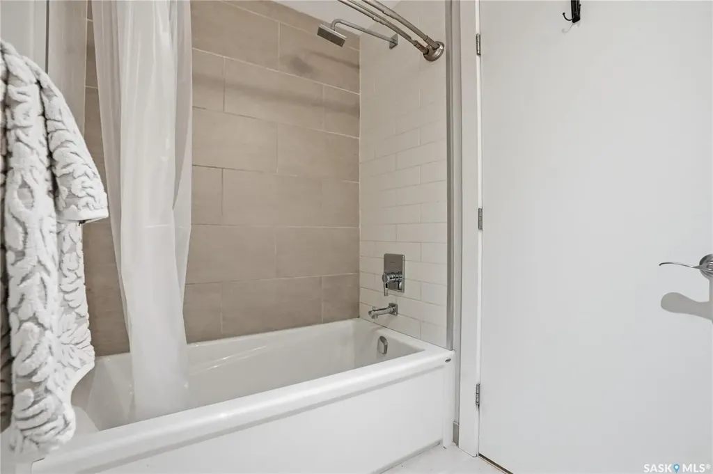 409 B Avenue S Saskatoon SK S7M 1M7