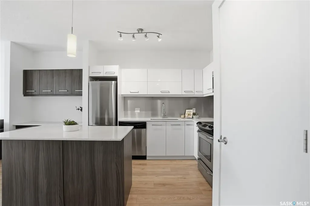 409 B Avenue S Saskatoon SK S7M 1M7