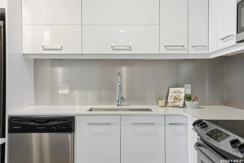 409 B Avenue S Saskatoon SK S7M 1M7