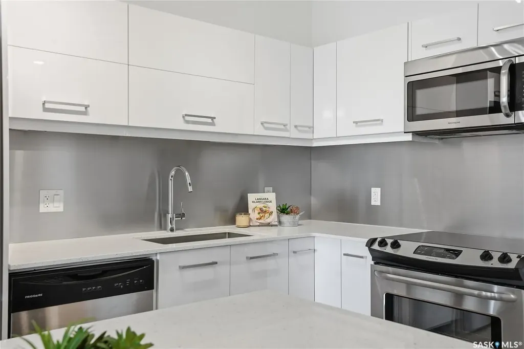 409 B Avenue S Saskatoon SK S7M 1M7