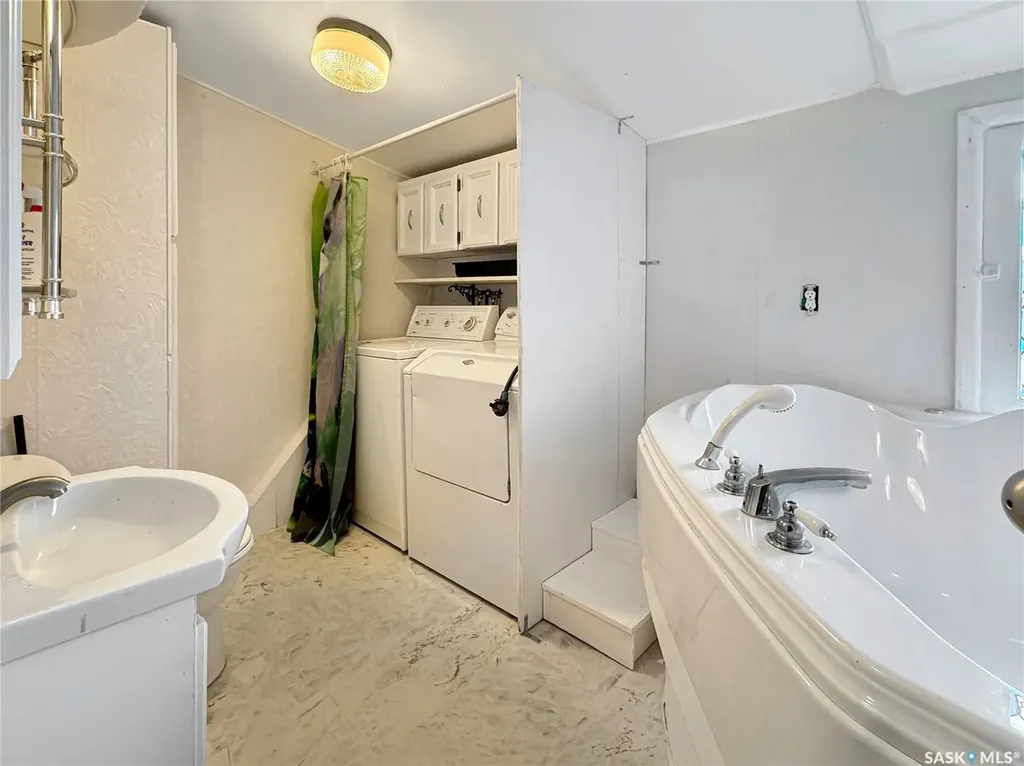 405 Railway Avenue Cut Knife SK S0M 0N0