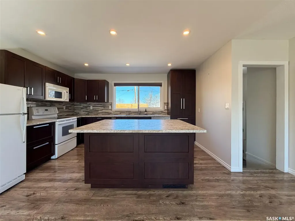 211 2nd Street S Cabri SK S0N 0J0