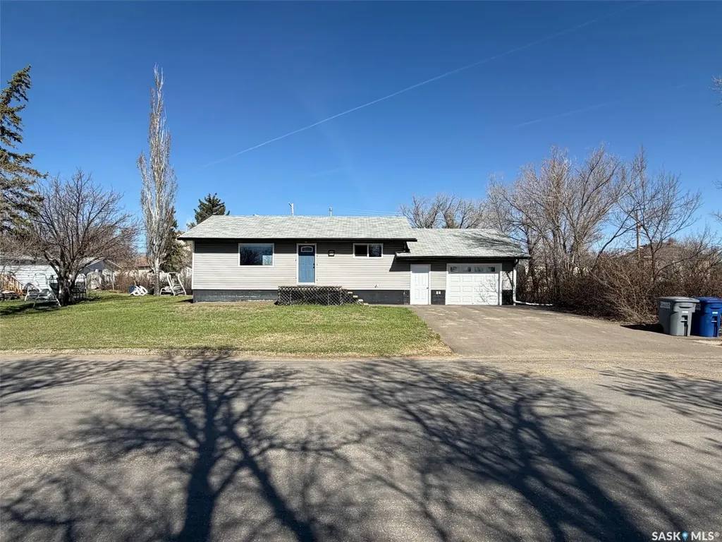 211 2nd Street S Cabri SK S0N 0J0