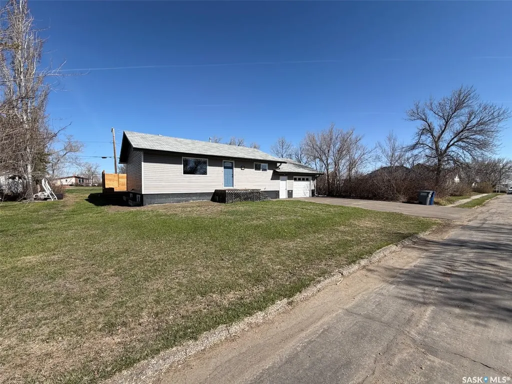 211 2nd Street S Cabri SK S0N 0J0
