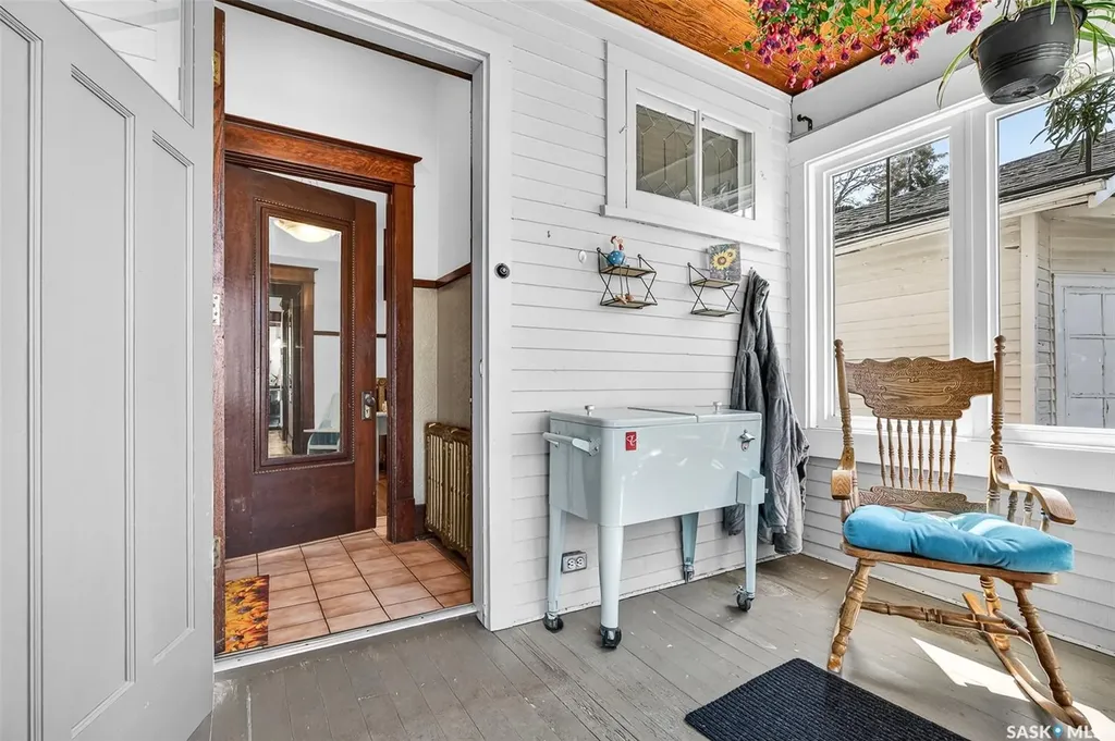 1037 Chestnut Avenue Moose Jaw SK S6H 1A5
