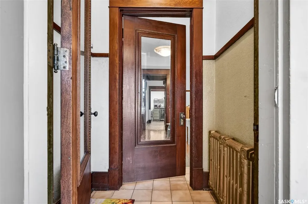 1037 Chestnut Avenue Moose Jaw SK S6H 1A5