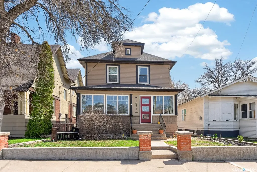 1037 Chestnut Avenue Moose Jaw SK S6H 1A5