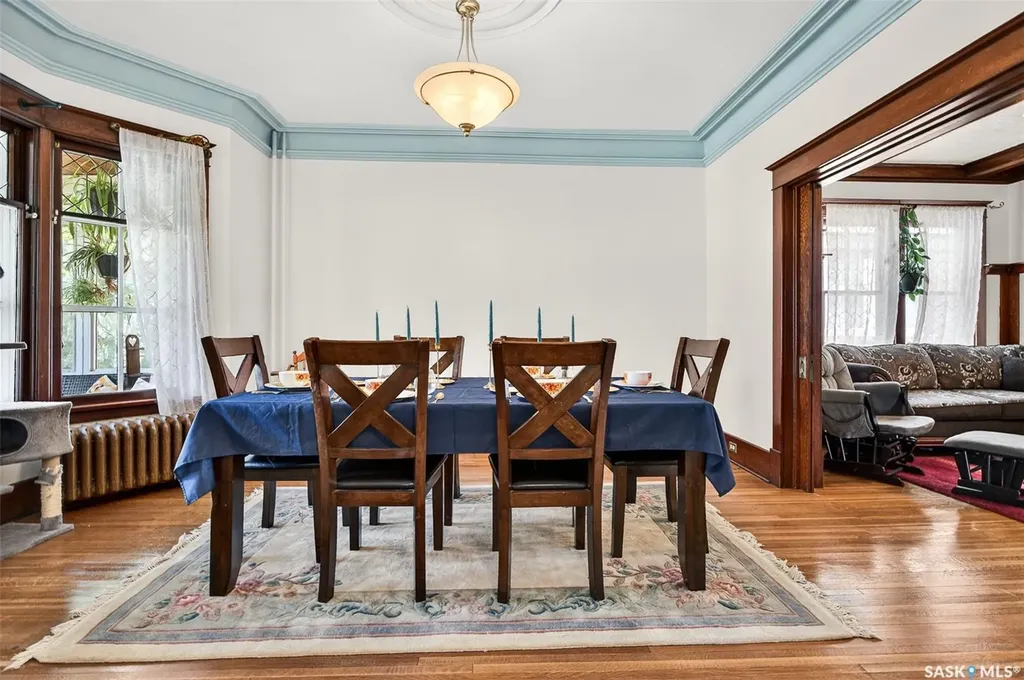 1037 Chestnut Avenue Moose Jaw SK S6H 1A5
