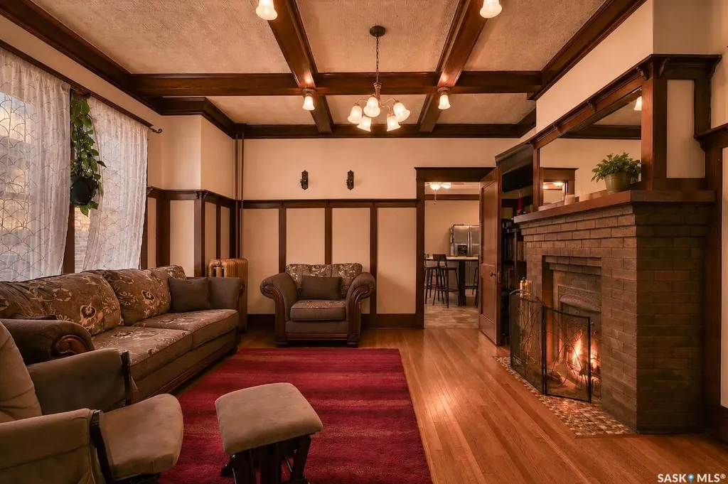1037 Chestnut Avenue Moose Jaw SK S6H 1A5