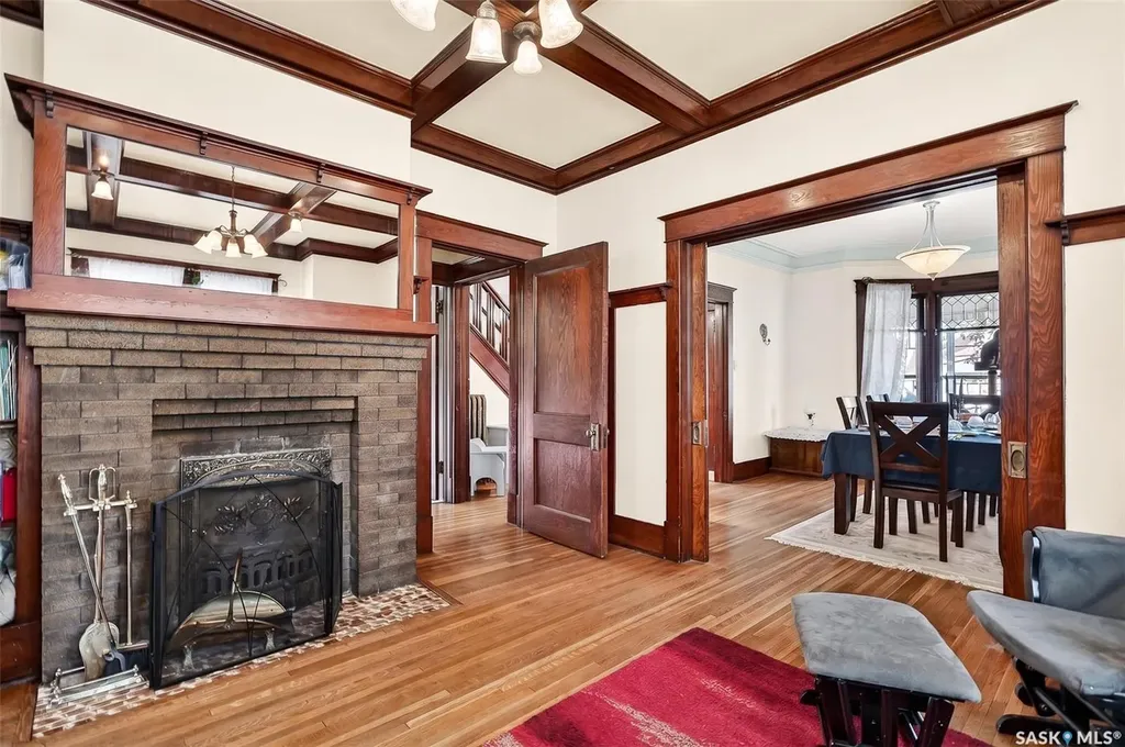 1037 Chestnut Avenue Moose Jaw SK S6H 1A5