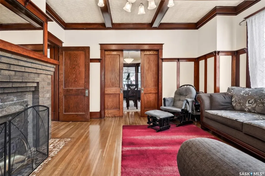 1037 Chestnut Avenue Moose Jaw SK S6H 1A5