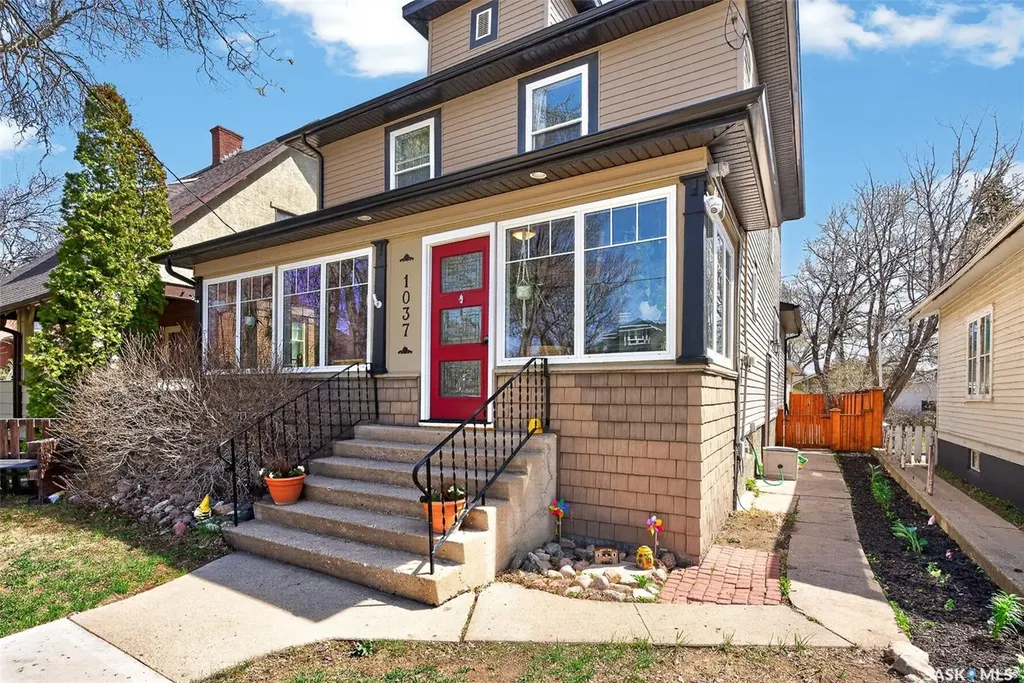 1037 Chestnut Avenue Moose Jaw SK S6H 1A5