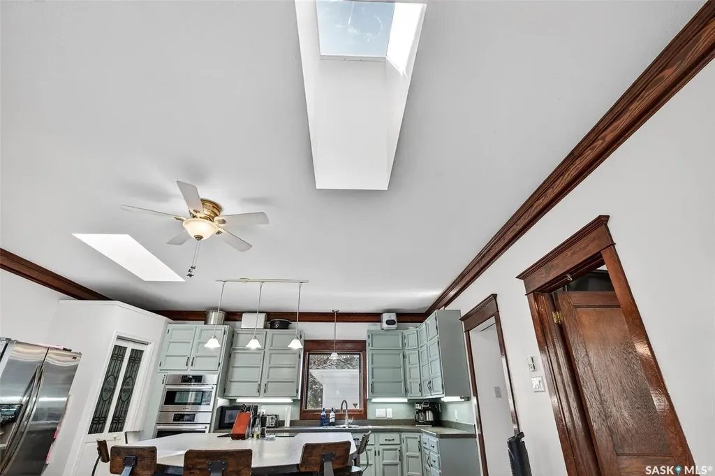 1037 Chestnut Avenue Moose Jaw SK S6H 1A5