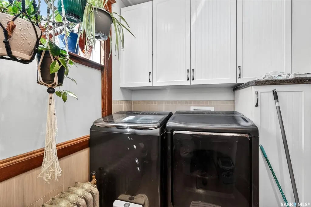 1037 Chestnut Avenue Moose Jaw SK S6H 1A5