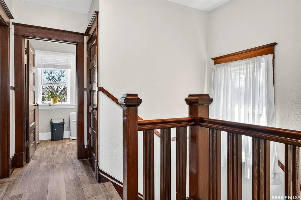 1037 Chestnut Avenue Moose Jaw SK S6H 1A5