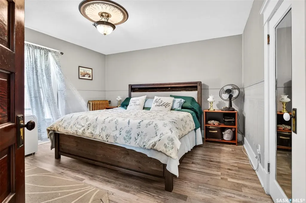 1037 Chestnut Avenue Moose Jaw SK S6H 1A5