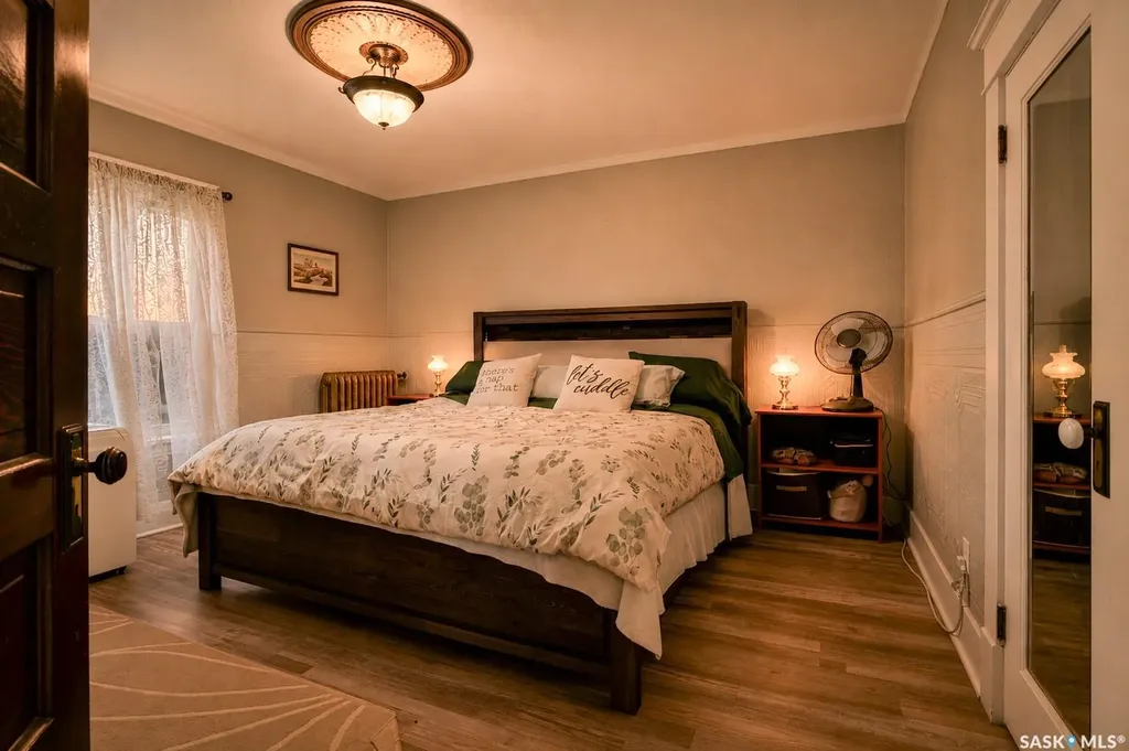 1037 Chestnut Avenue Moose Jaw SK S6H 1A5