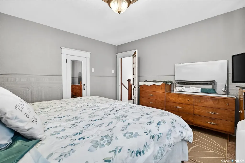 1037 Chestnut Avenue Moose Jaw SK S6H 1A5