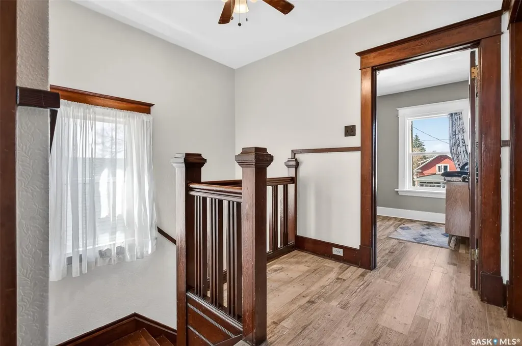 1037 Chestnut Avenue Moose Jaw SK S6H 1A5