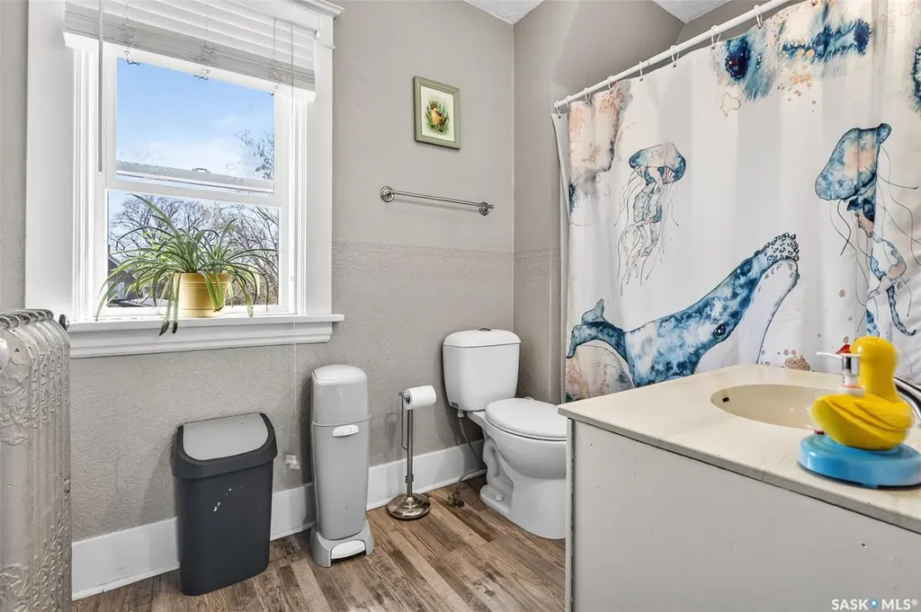 1037 Chestnut Avenue Moose Jaw SK S6H 1A5
