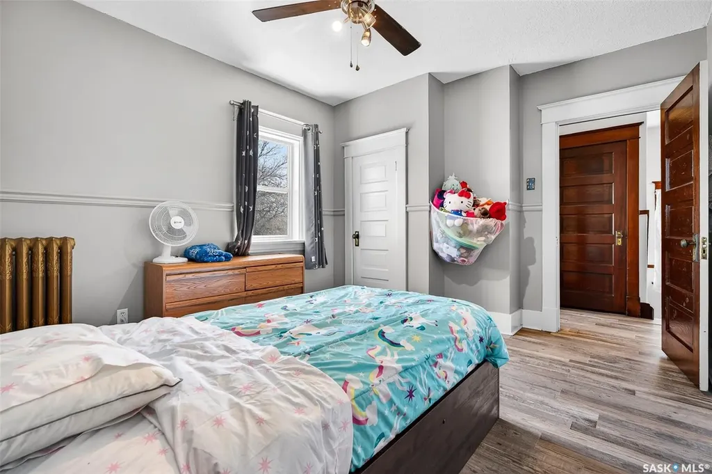1037 Chestnut Avenue Moose Jaw SK S6H 1A5