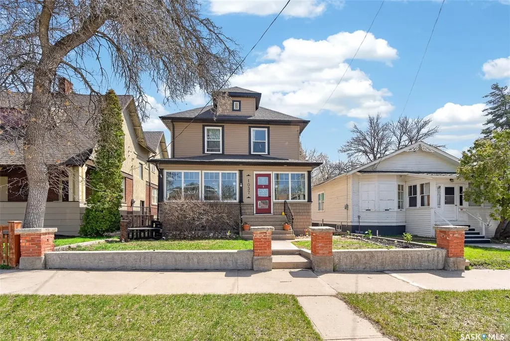1037 Chestnut Avenue Moose Jaw SK S6H 1A5