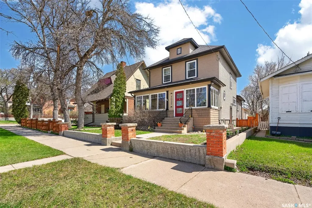 1037 Chestnut Avenue Moose Jaw SK S6H 1A5