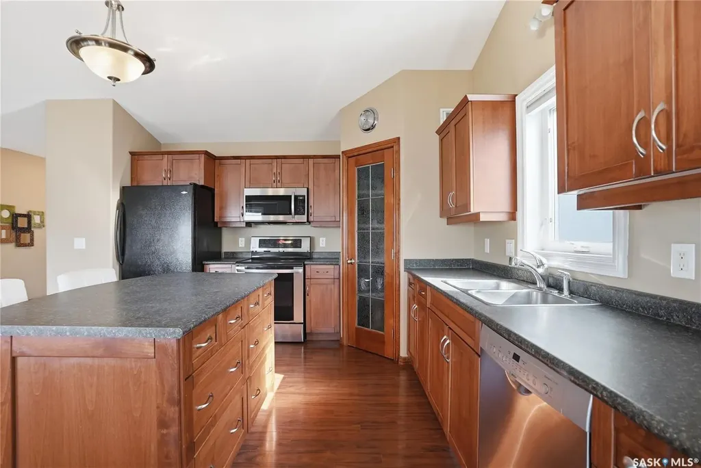 102 Keedwell Street Saskatoon SK S7W 1B4
